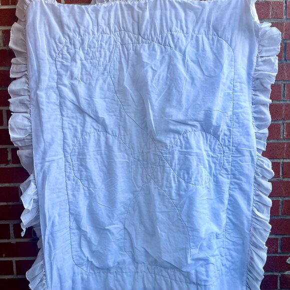 Vintage Winnie the Pooh Baby Quilt with Ruffle Trim by Walt Disney Productions - Picture 2 of 6